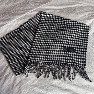 Cashmere/Viscose Black and White Houndstooth Scarf